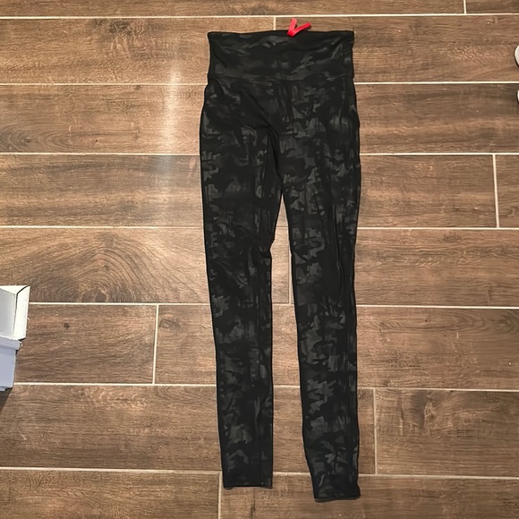 Spanx Faux Leather Camo Leggings, size S/P, good condition - Picture 2 of 2